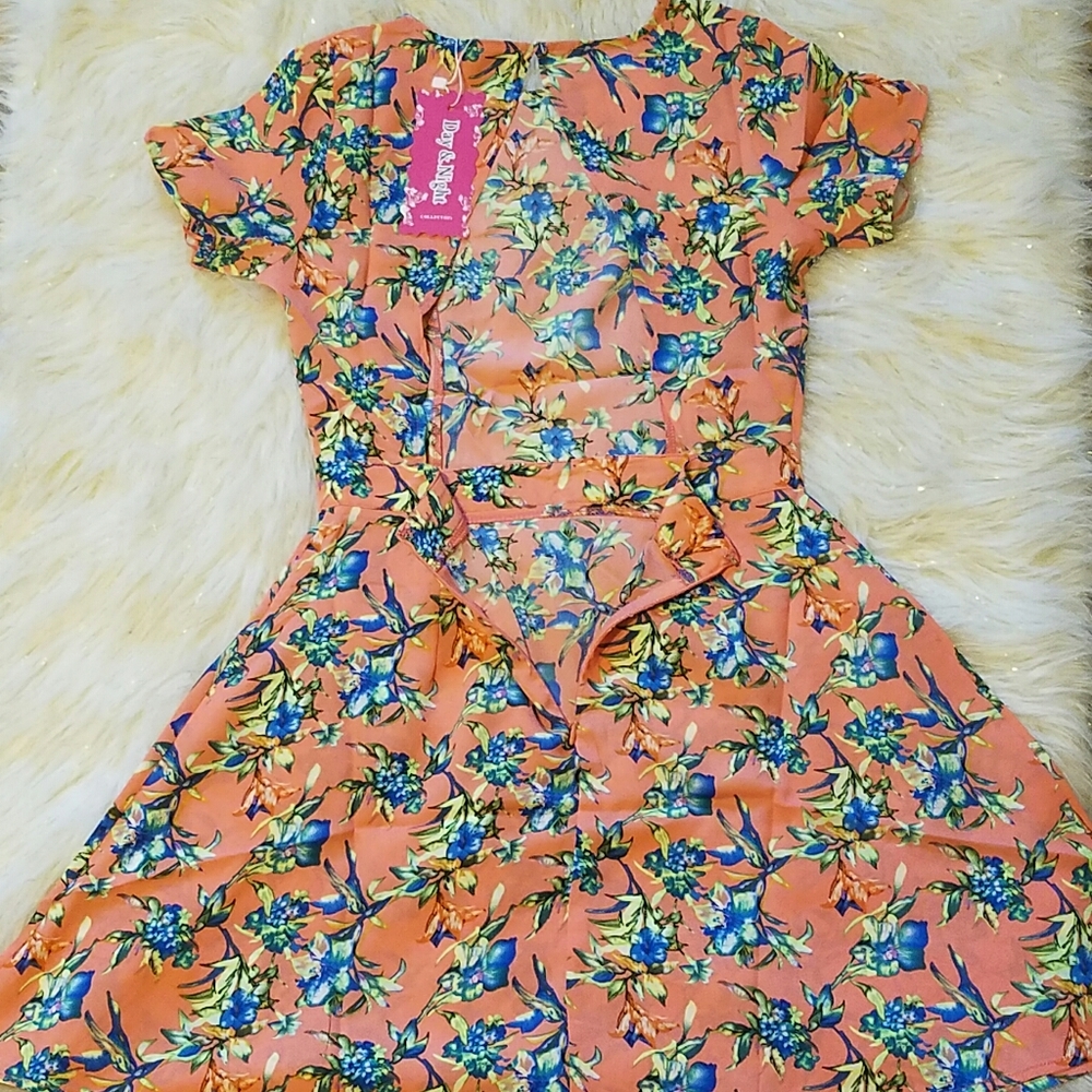 🌻💮Floral Open-Back Mini Dress - Picture 3 of 3